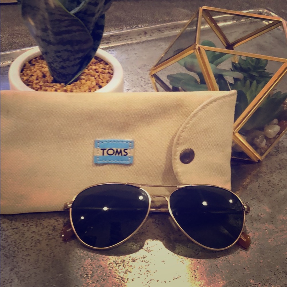 Tom’s sunglasses